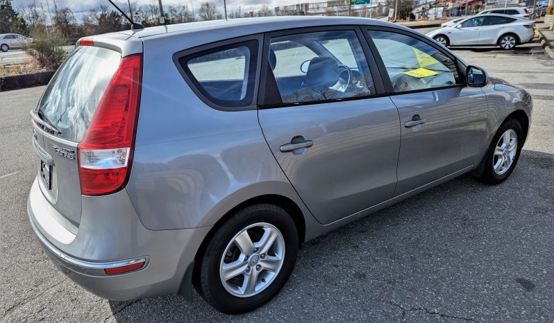 2011 Hyundai Elantra Touring full