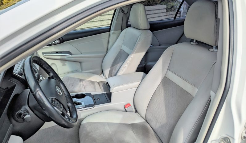 2014 Toyota Camry Hybrid full