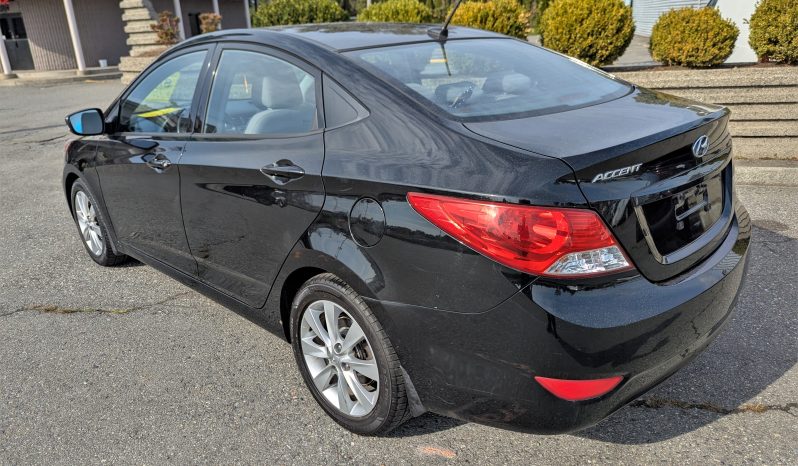 2013 Hyundai Accent full